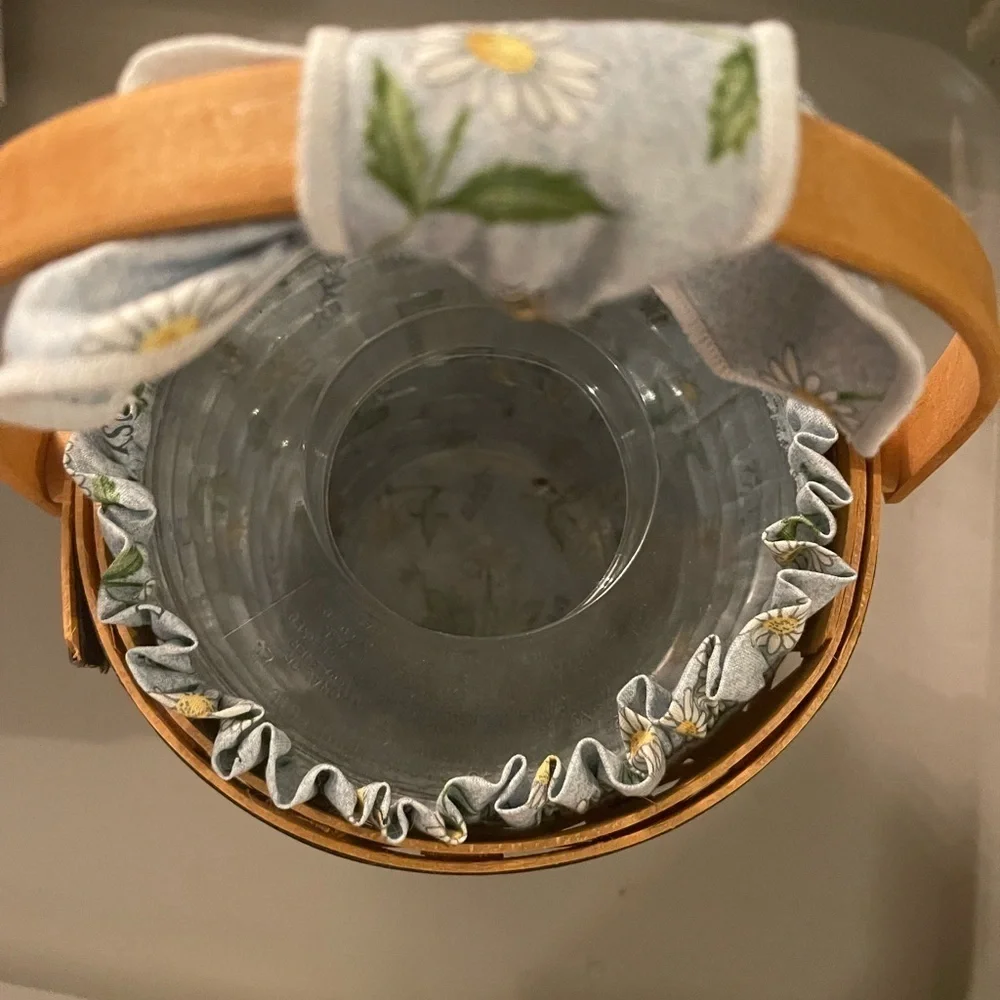 1999 Longaberger Daisy Basket With Daisy Liner Protector and Tie On